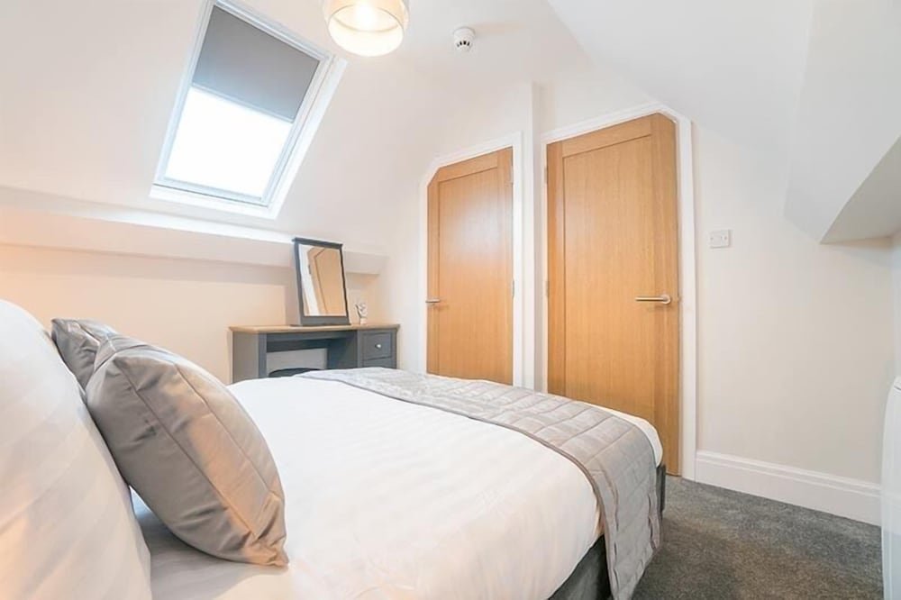 the queens arms apartments