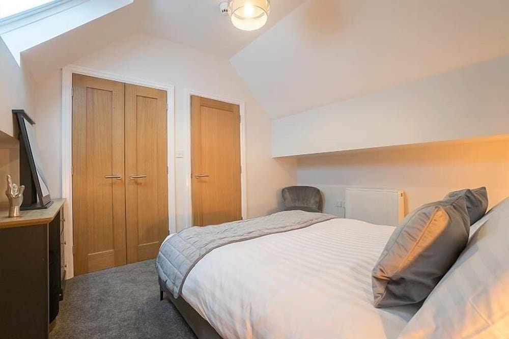 the queens arms apartments