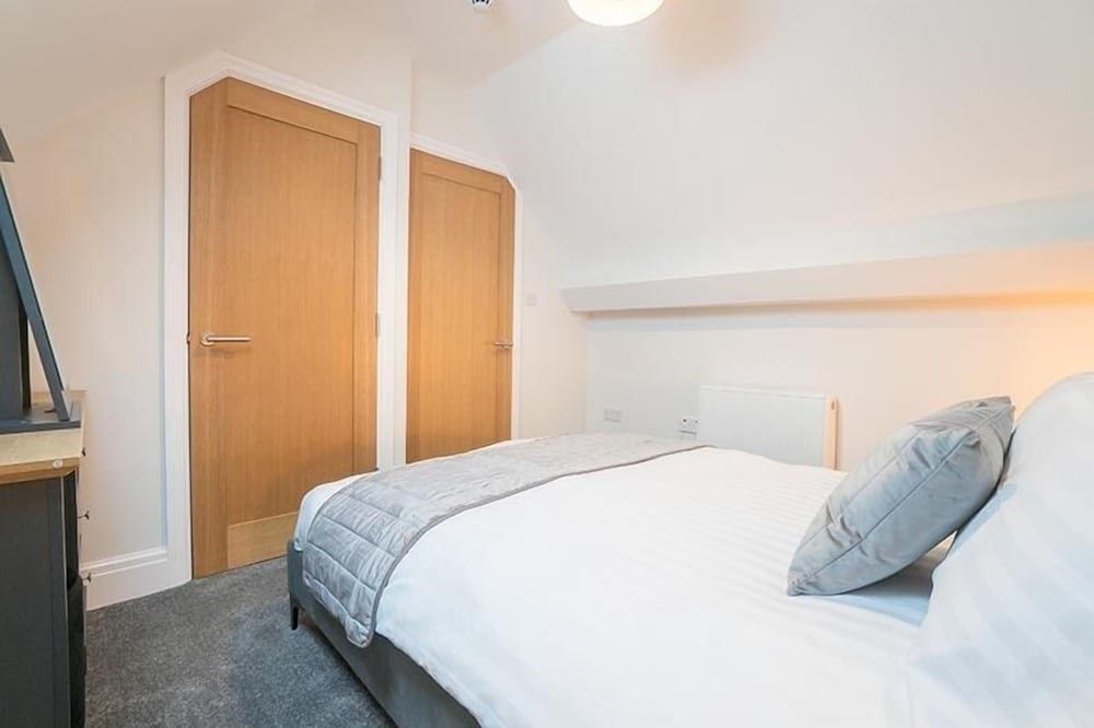 the queens arms apartments