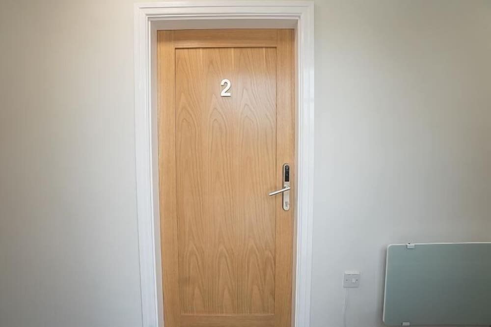 the queens arms apartments