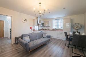 the queens arms apartments