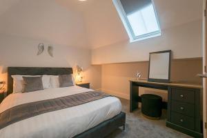 the queens arms apartments