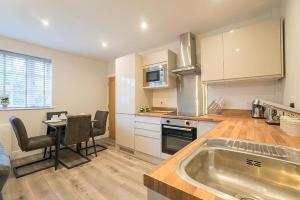 the queens arms apartments