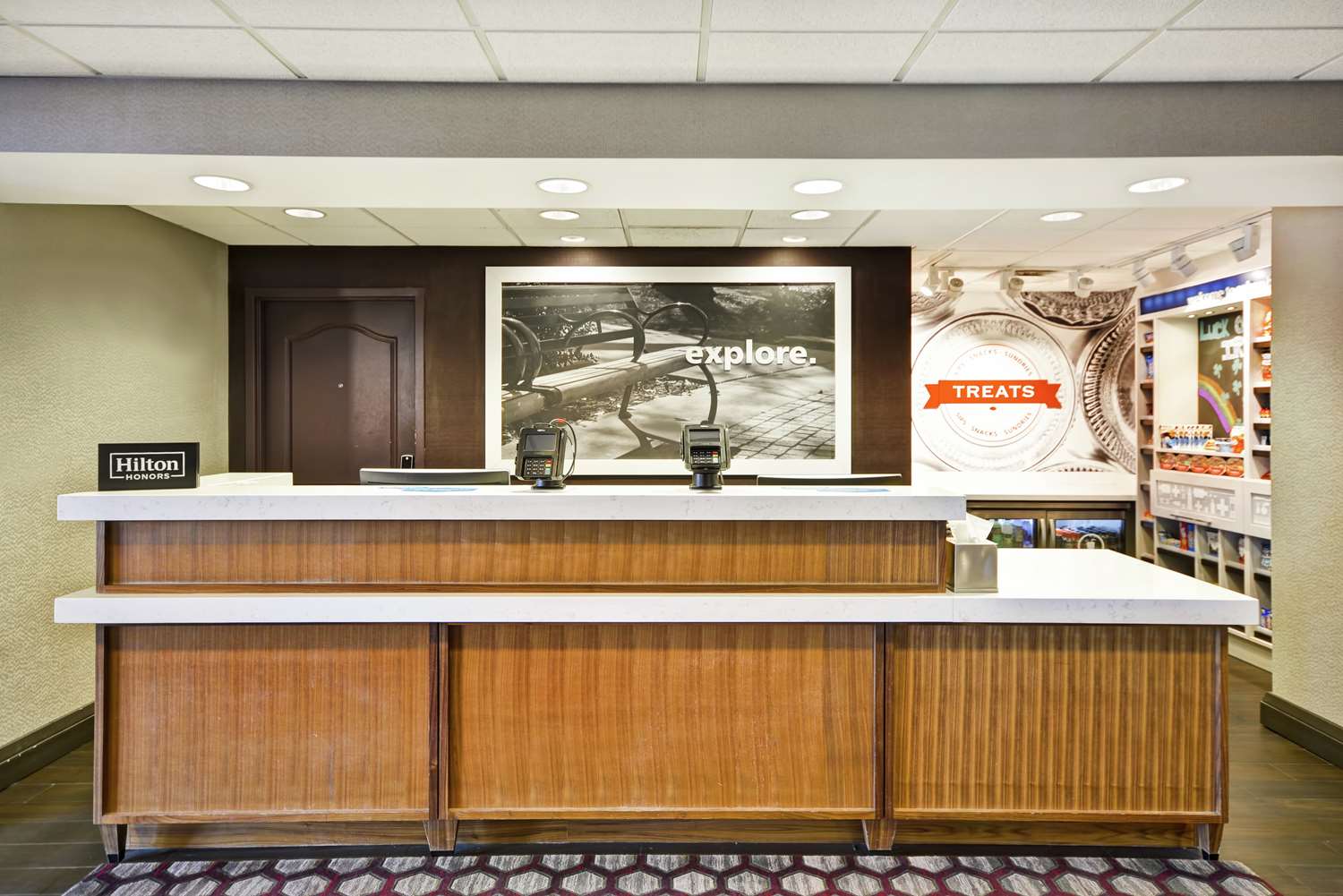 hampton inn and suites columbus easton area