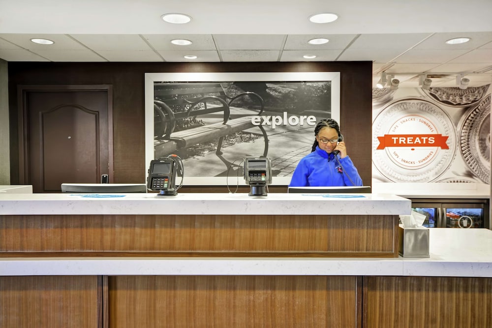 hampton inn and suites columbus easton area