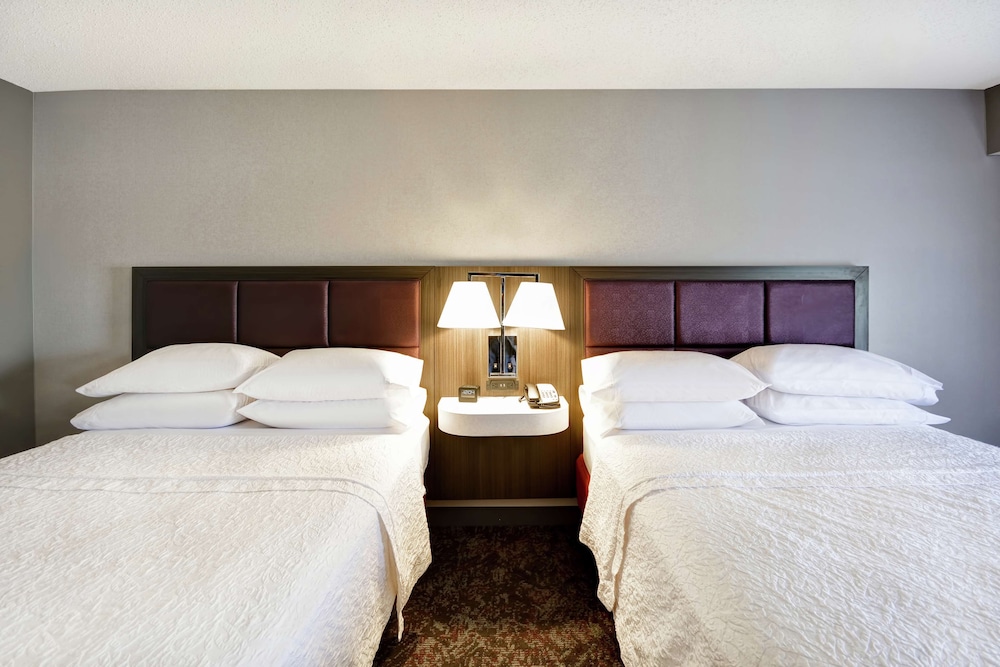 hampton inn and suites columbus easton area