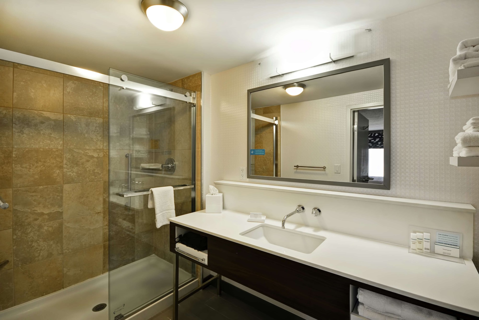 hampton inn and suites columbus easton area
