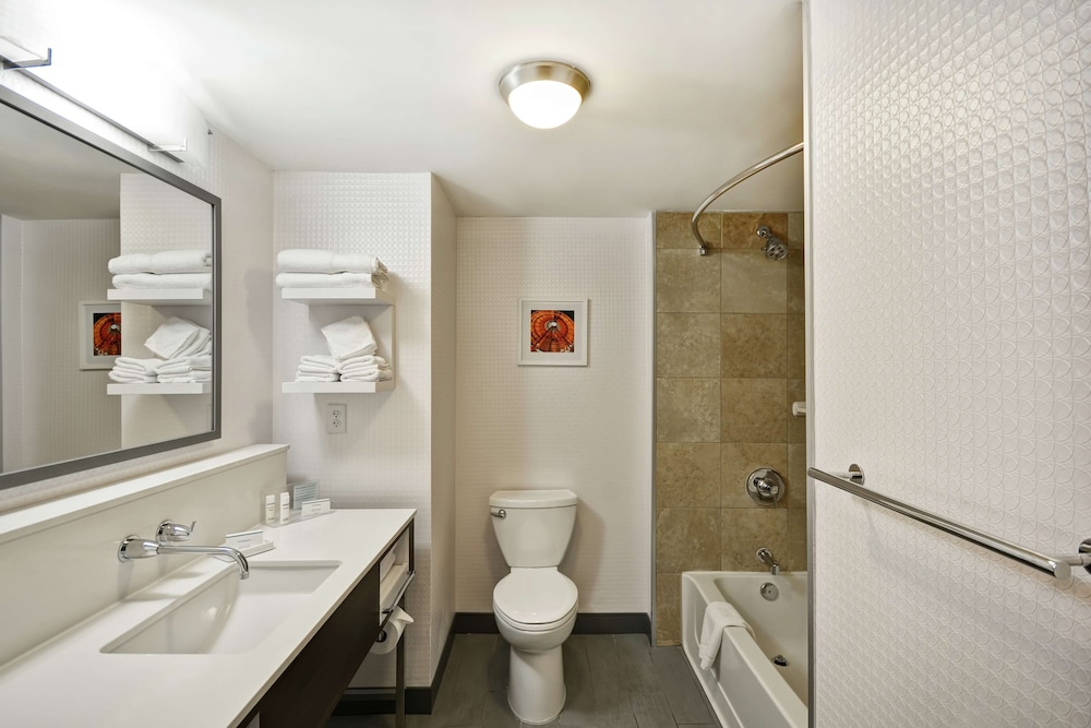 hampton inn and suites columbus easton area