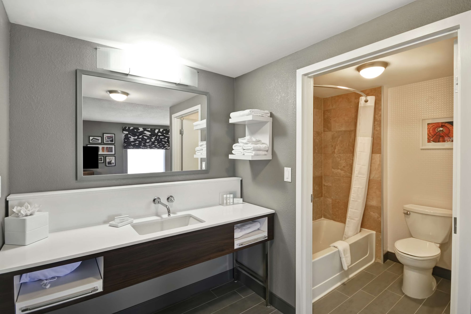 hampton inn and suites columbus easton area