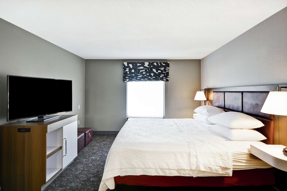 hampton inn and suites columbus easton area