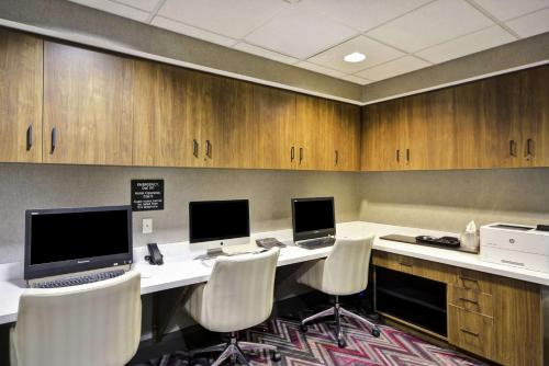 hampton inn and suites columbus easton area