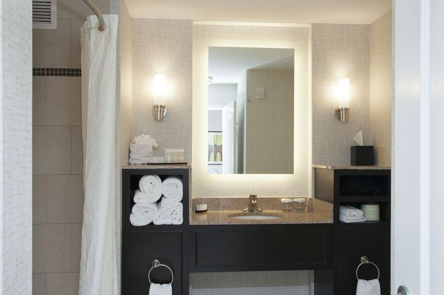 embassy suites columbus airport
