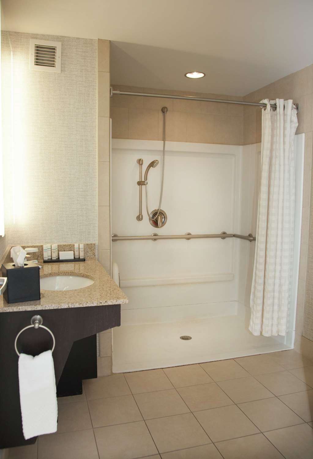 embassy suites columbus airport