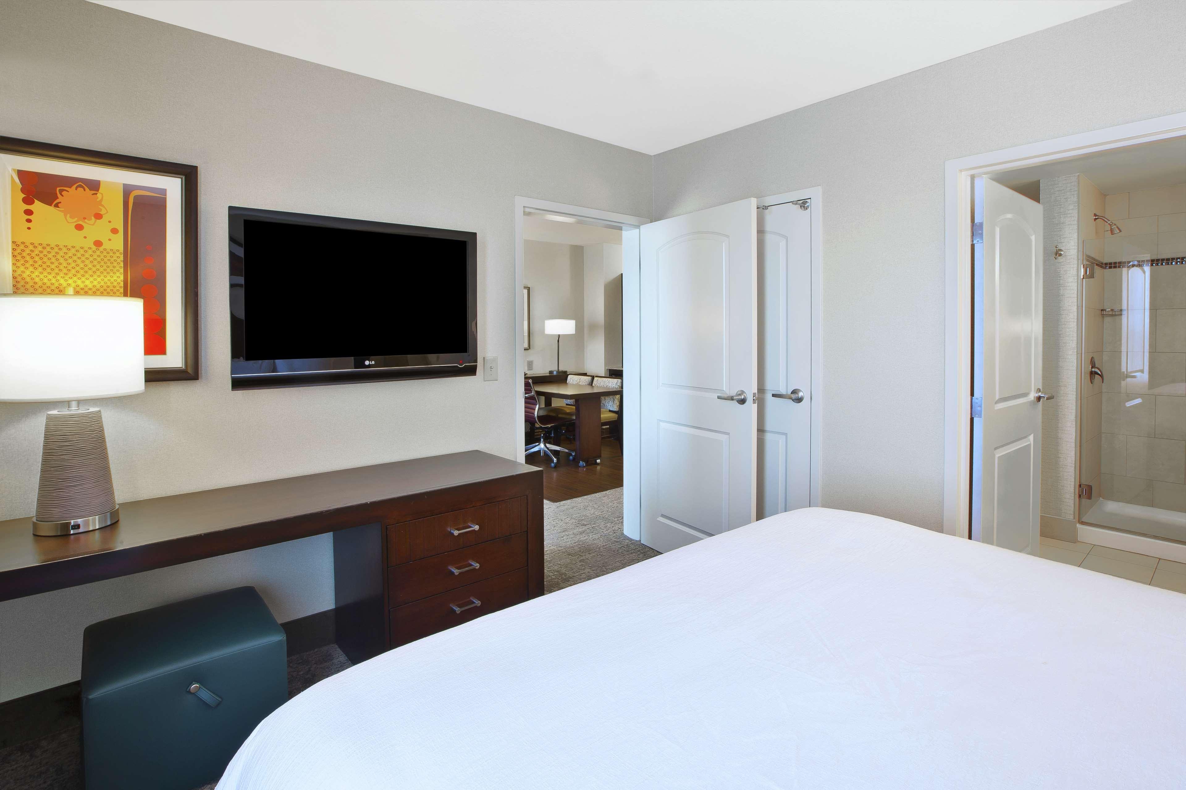 embassy suites columbus airport