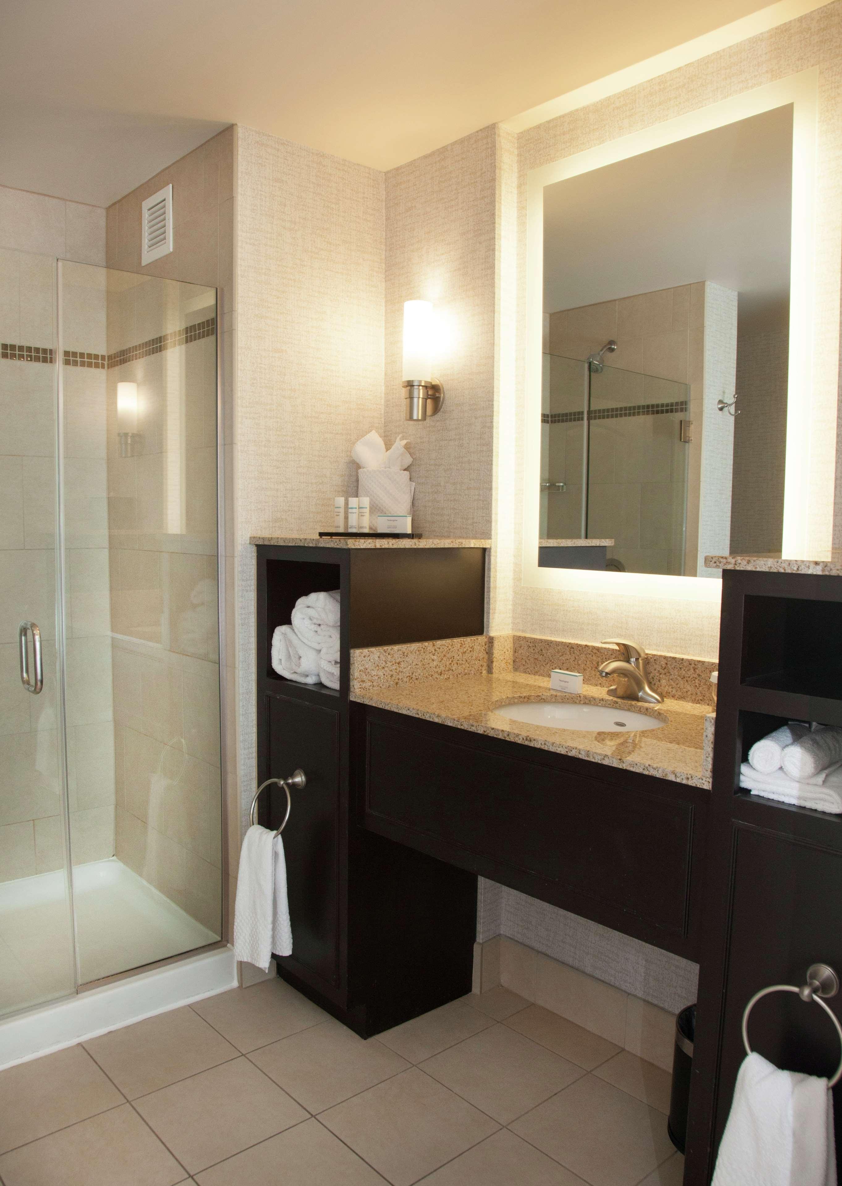 embassy suites columbus airport