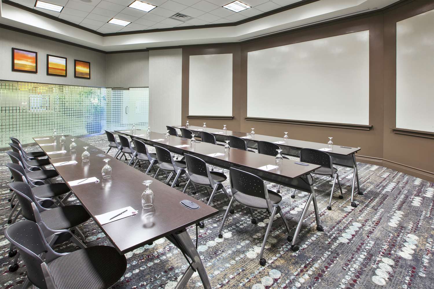 embassy suites columbus airport