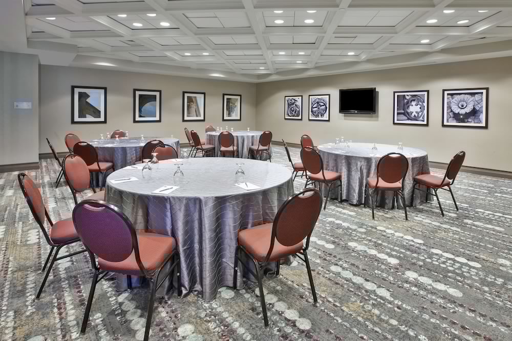 embassy suites columbus airport