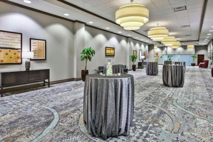 embassy suites columbus airport