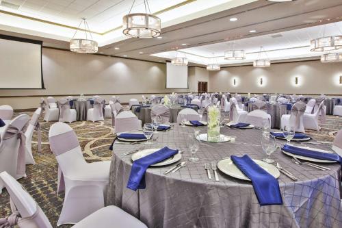 embassy suites columbus airport