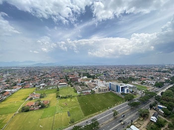 bright 2br at tamansari panoramic apartment