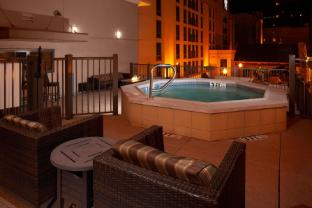courtyard by marriott downtown memphis