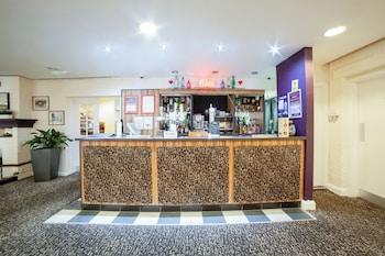 The Bridge House Hotel,Near Reigate Hill Golf Club,3 star