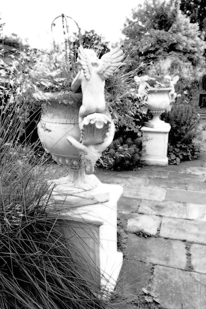 the crown at playhatch