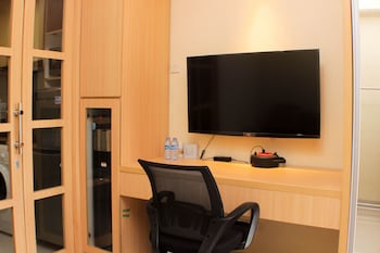 comfort studio room at oasis cikarang apartment