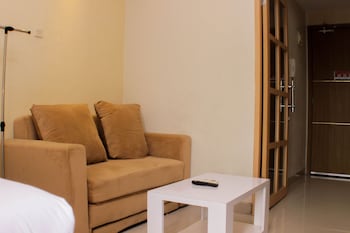 comfort studio room at oasis cikarang apartment
