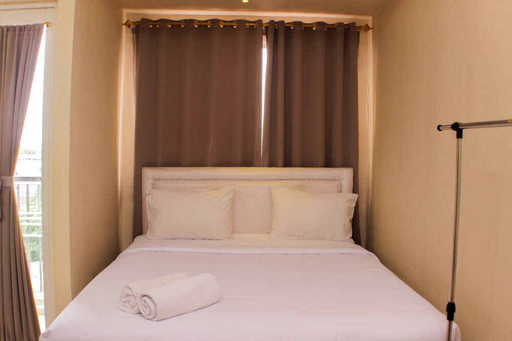 comfort studio room at oasis cikarang apartment