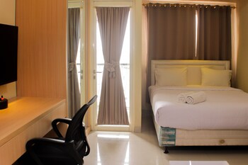 comfort studio room at oasis cikarang apartment