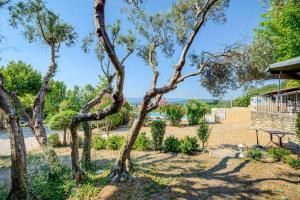 Hostellerie Des Commandeurs,Luberon Regional Park>>Joucas,2 star