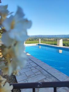 Hostellerie Des Commandeurs,Luberon Regional Park>>Joucas,2 star