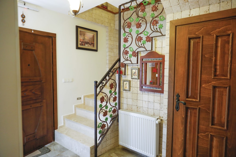 villa lotus konuk evi