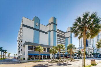 oceanfront boardwalk condo w private balcony and access to beach