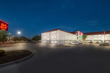 hometowne studios by red roof san antonio seaworld northwest