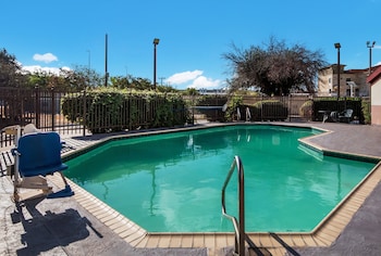 hometowne studios by red roof san antonio seaworld northwest