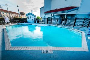 hometowne studios by red roof san antonio seaworld northwest