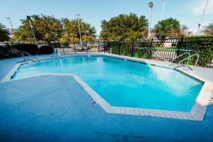 hometowne studios by red roof san antonio seaworld northwest