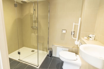 waterside hotel and leisure club