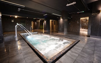 waterside hotel and leisure club