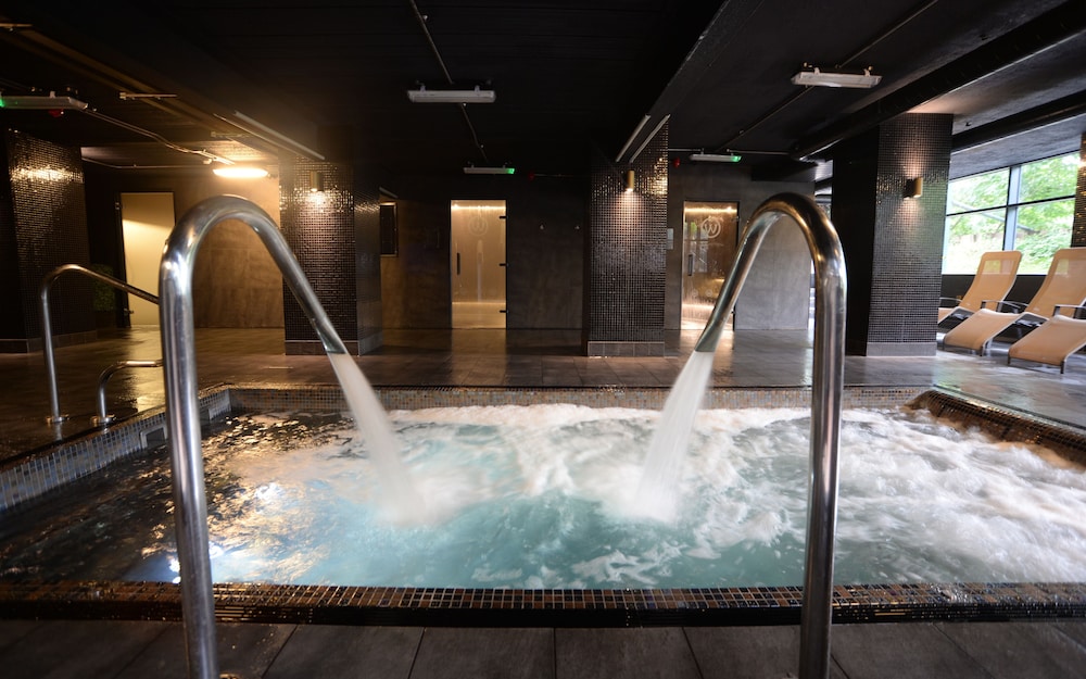 waterside hotel and leisure club