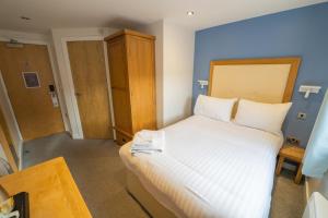 waterside hotel and leisure club