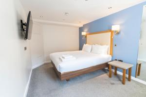 waterside hotel and leisure club