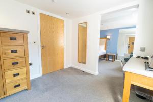 waterside hotel and leisure club