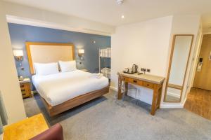 waterside hotel and leisure club