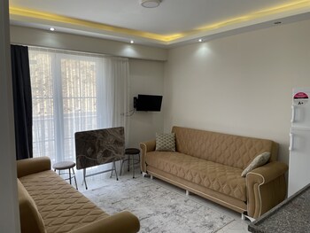 sidelya apart
