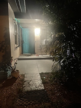 miami vibes hostel like shared room