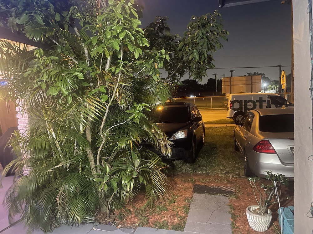 miami vibes hostel like shared room