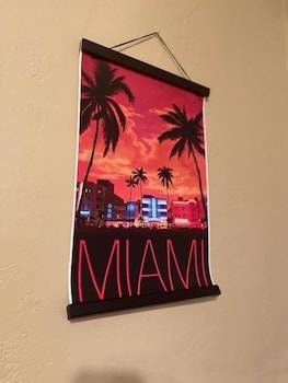 miami vibes hostel like shared room